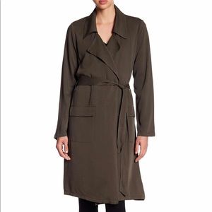 Lightweight trench 🖤